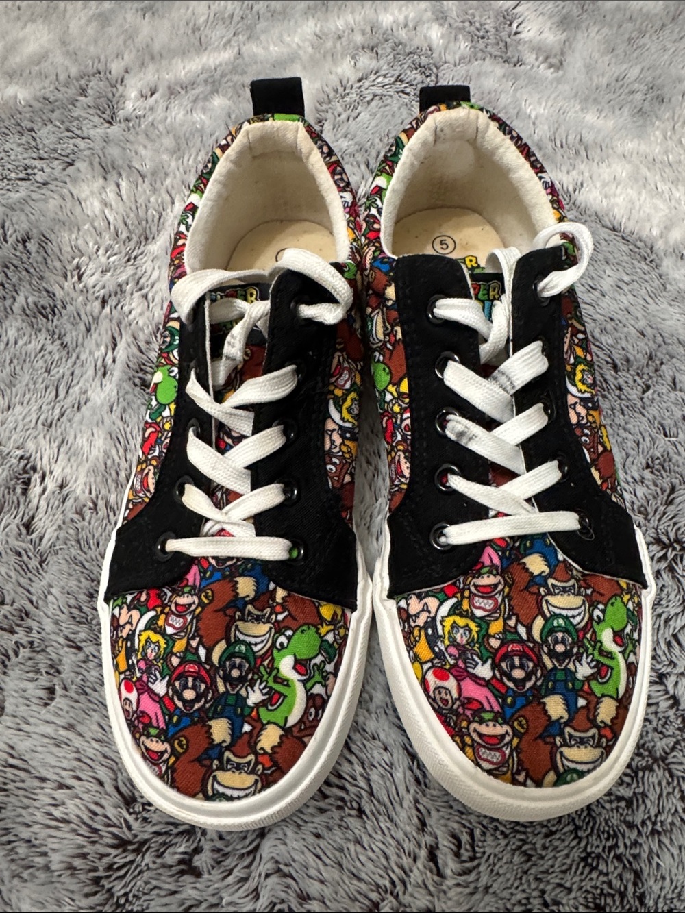 Ground‎ Up Nintendo Super Mario BrosLow Top Kids Youth Unisex Boys 5 Sneakers